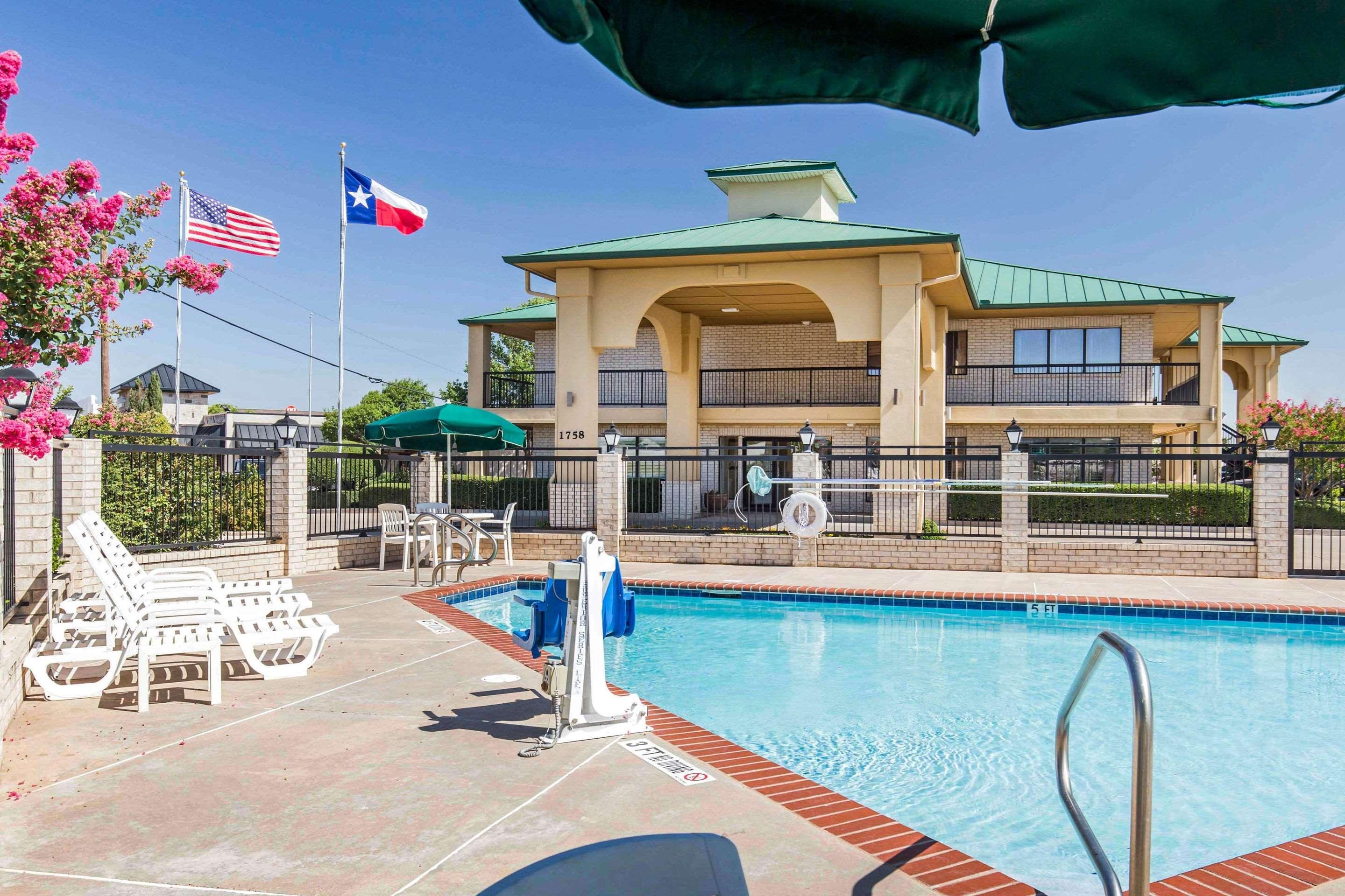 Quality Inn & Suites Abilene Exterior photo