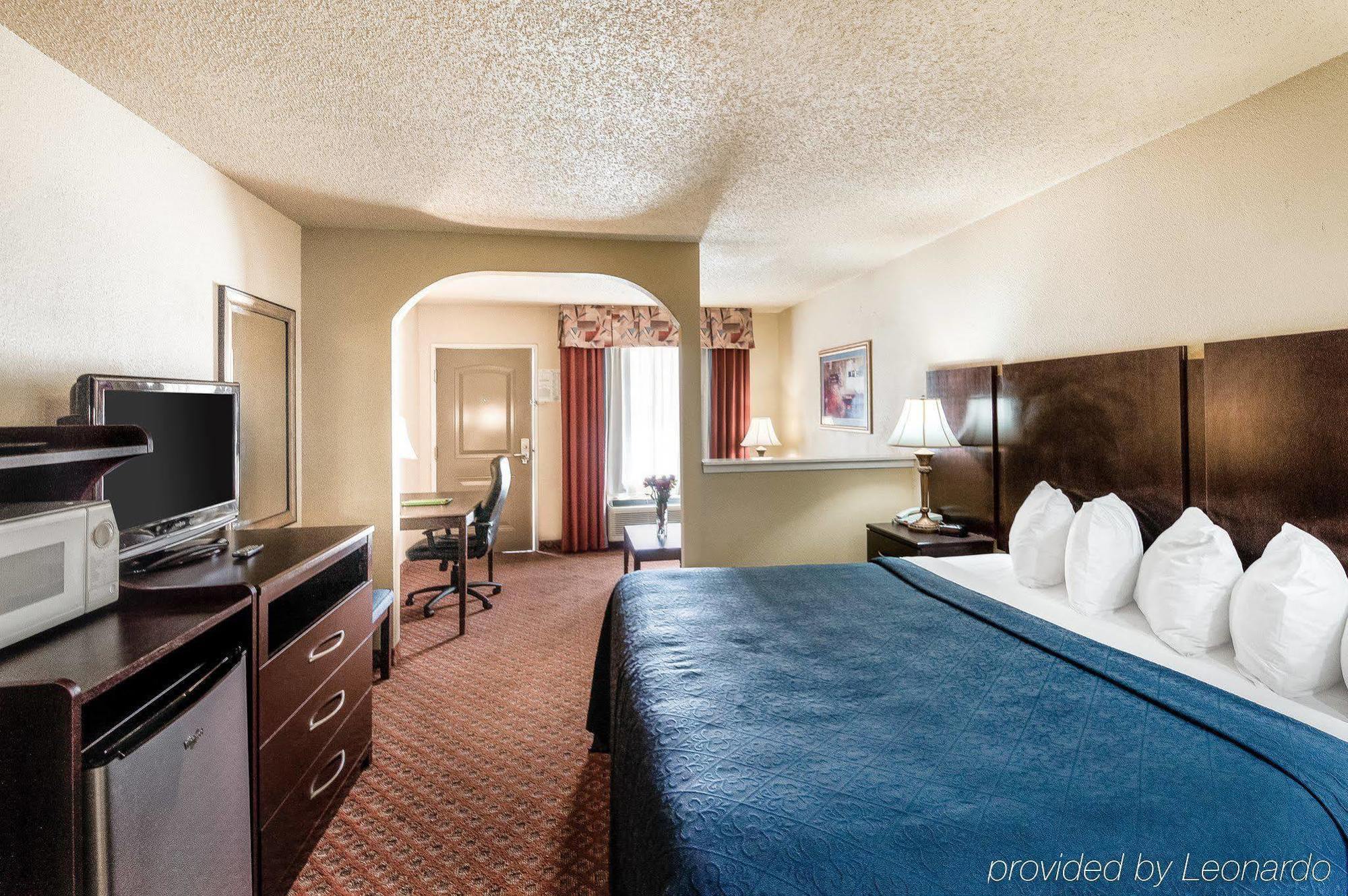 Quality Inn & Suites Abilene Exterior photo