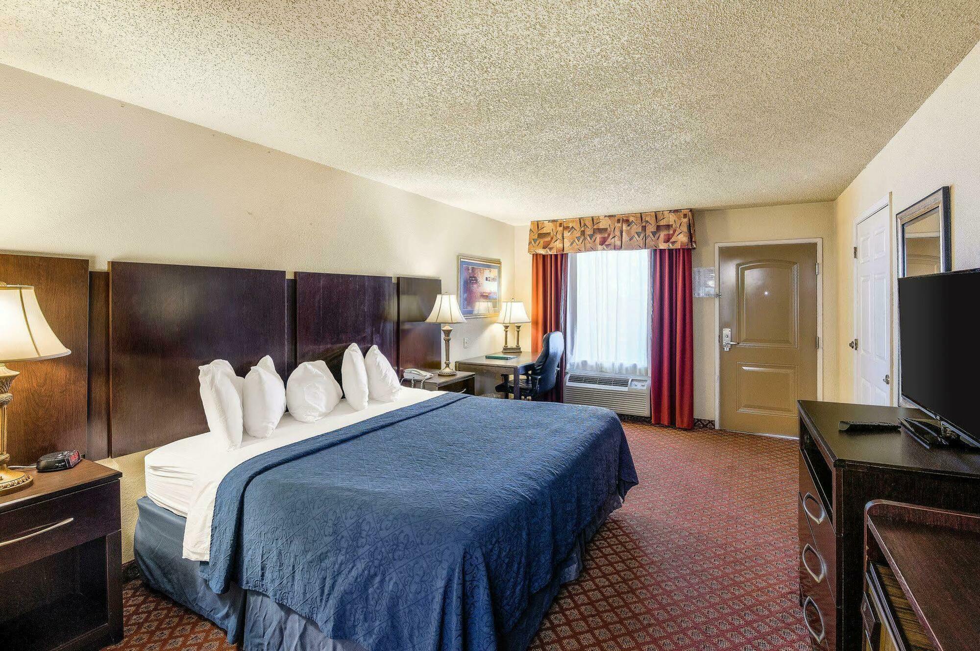 Quality Inn & Suites Abilene Exterior photo